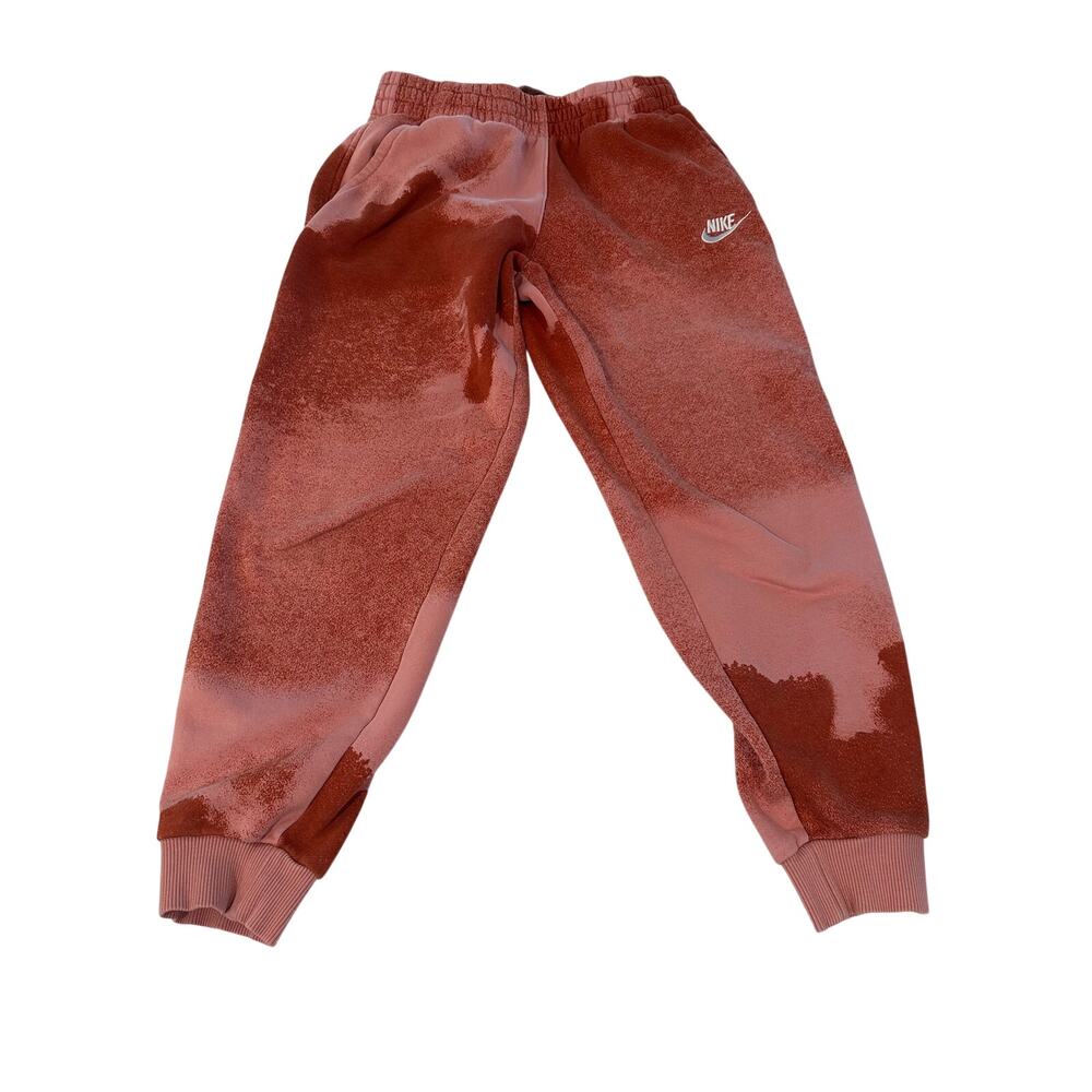 Nike Club Fleece Joggers Kids M FD3200-618 Red Stardust Washed Print Sweatpants